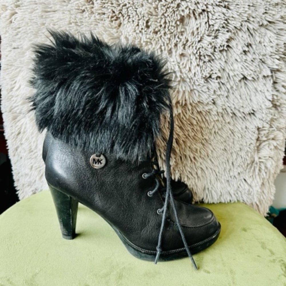 MICHAEL Michael Kors Size 8 Black leather Boots